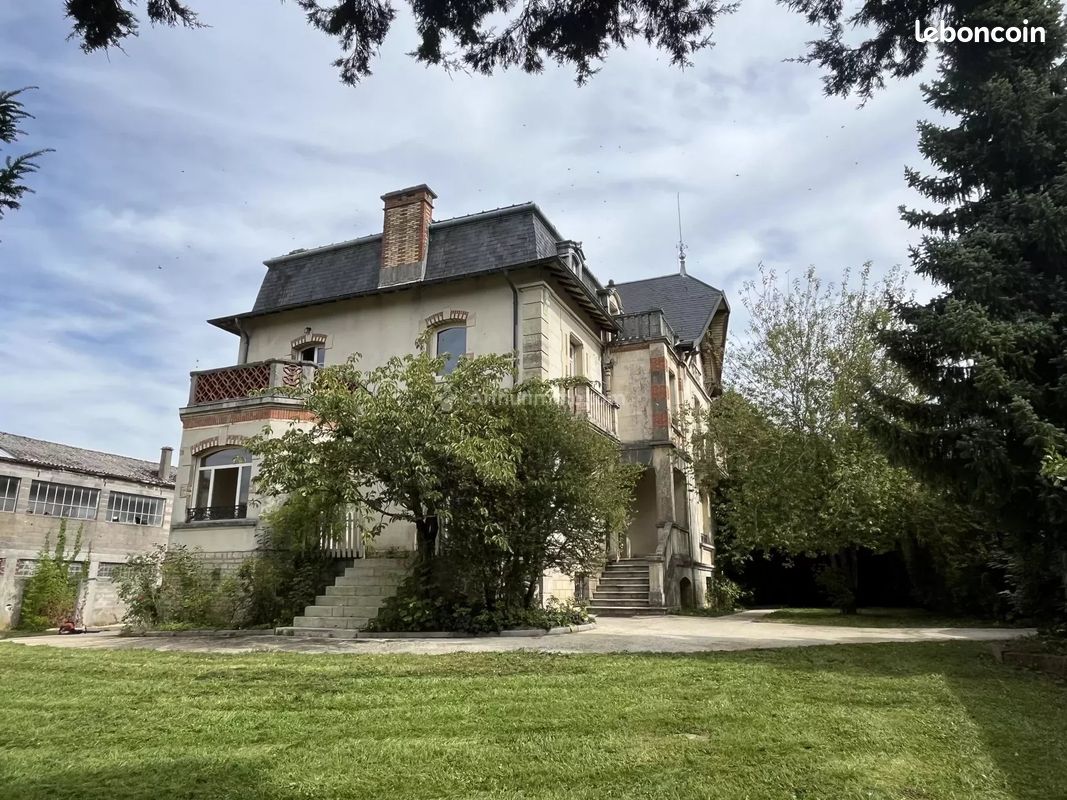 5 chambres Maison à Liffol-le-Grand, France No. 227960