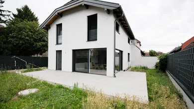 Замки и поместья с 4 комнатами в Зиммеринг, Австрия № 127289