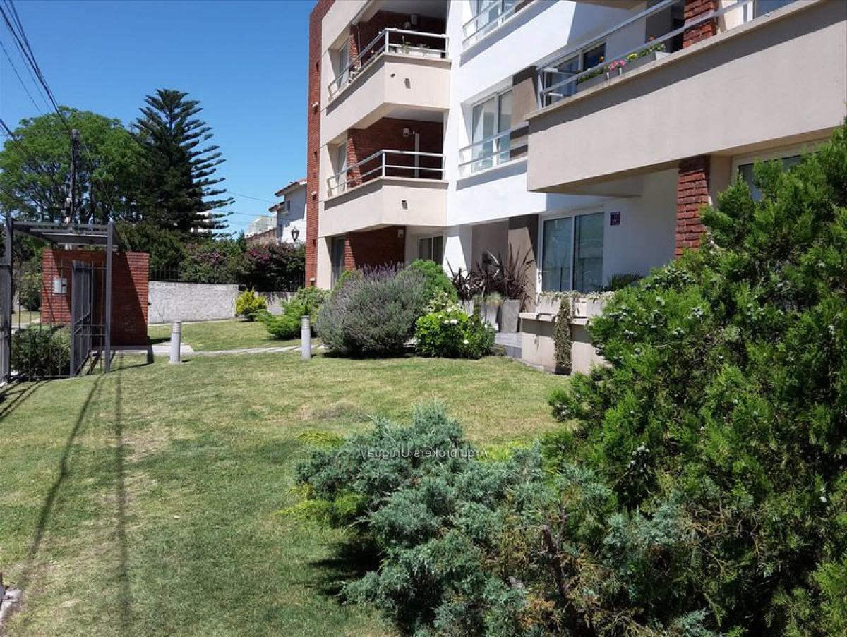 Apartamento de 3 dormitorios en Montevideo, Uruguay No. 6887