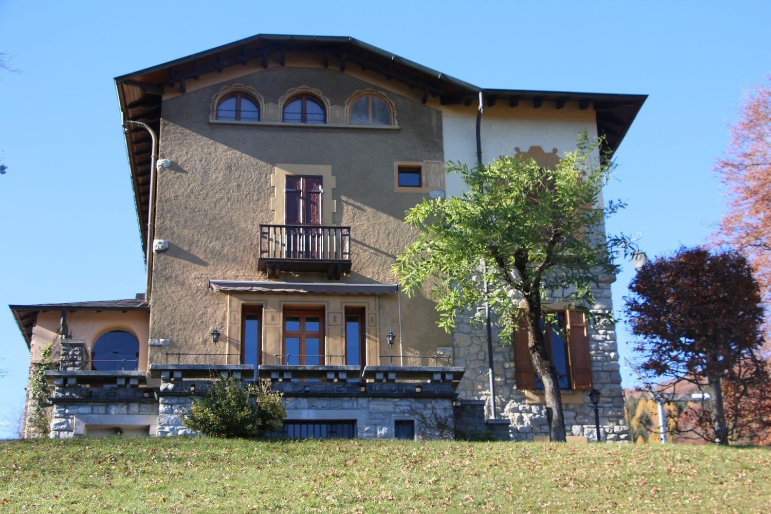 Villa de 18 habitaciónes en Alta Valle Intelvi, Italy No. 13285