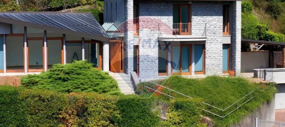 3 bedrooms Villa in Cernobbio, Italy No. 106272 2