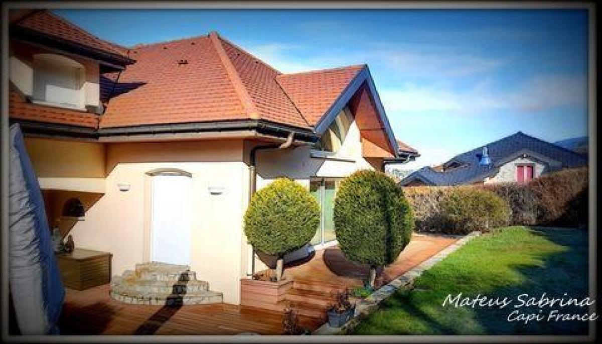 5 bedrooms House in Beaumont, France No. 6231