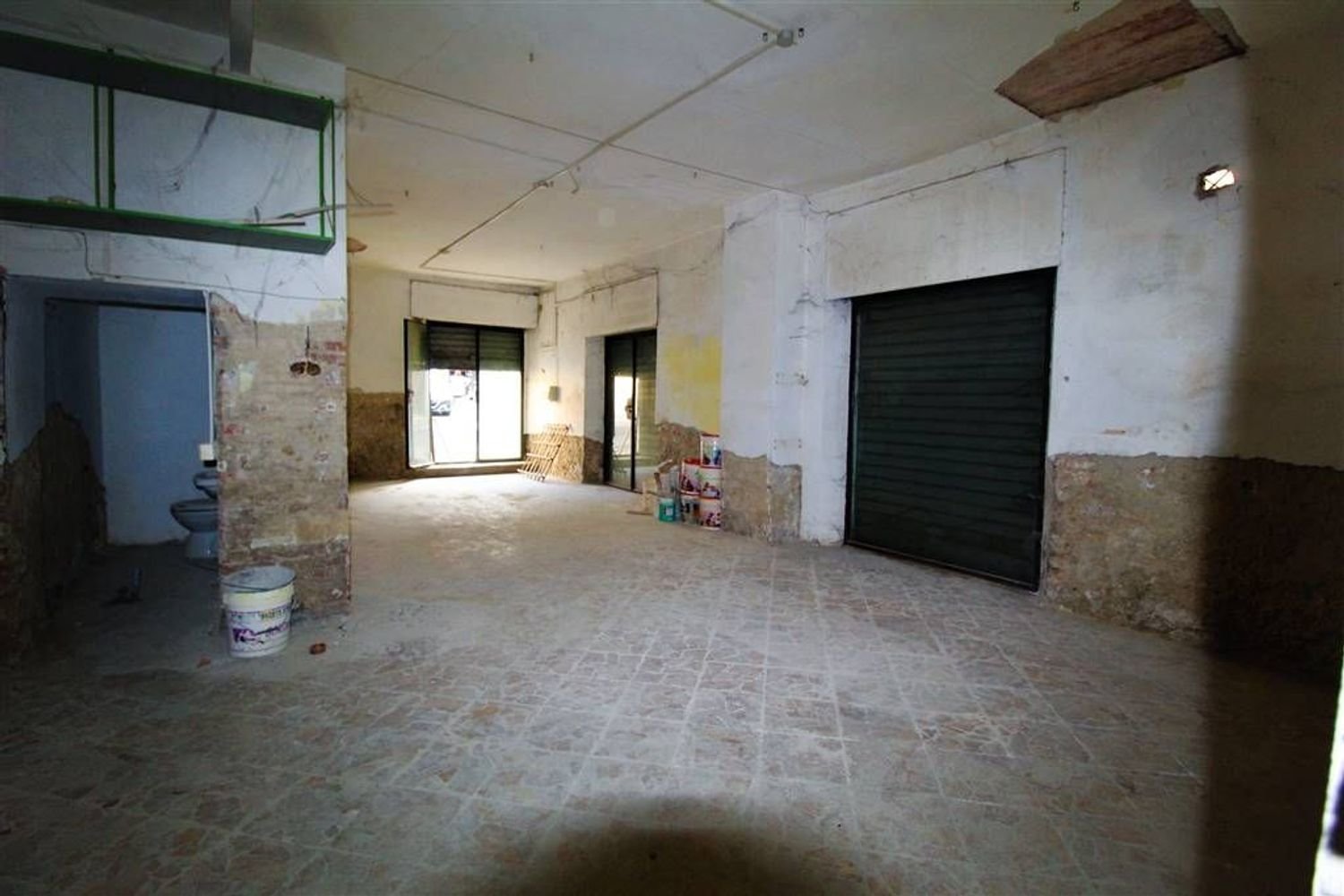 2 rooms Commercial property in Poggibonsi, Italy No. 209132