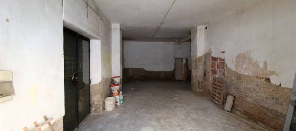 2 rooms Commercial property in Poggibonsi, Italy No. 209132 2