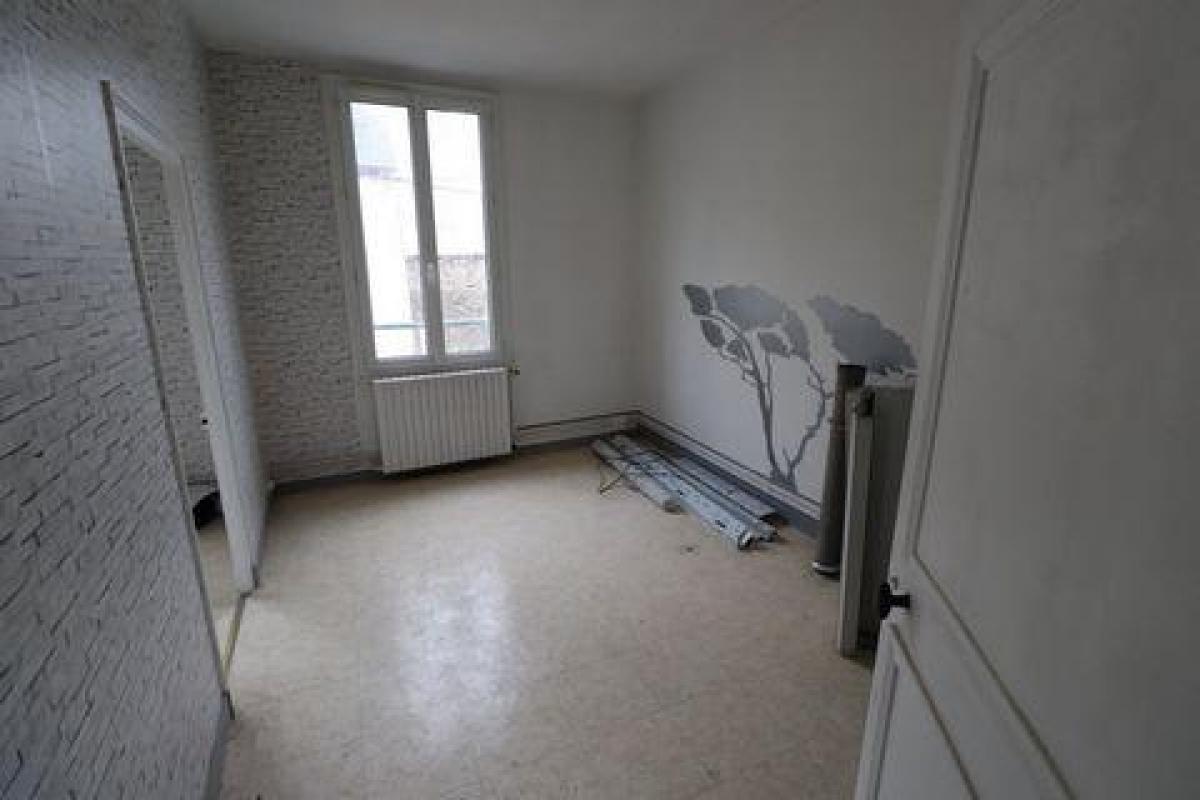 Studio in the Condo in Dourdan, France No. 10977