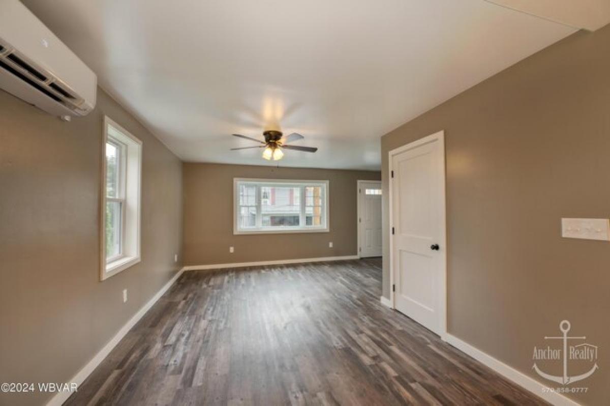 Дом с 3 спальнями в Милл Холл, США № 422763