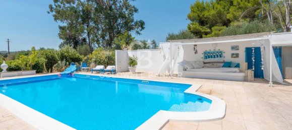 Дом с 5 комнатами в Остуни, Италия № 6000 5