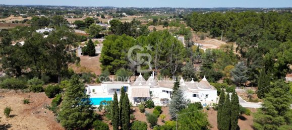 Дом с 5 комнатами в Остуни, Италия № 6000 35