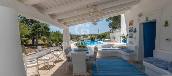 Дом с 5 комнатами в Остуни, Италия № 6000 3