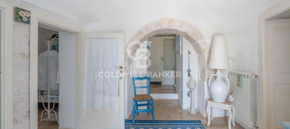 Дом с 5 комнатами в Остуни, Италия № 6000 13