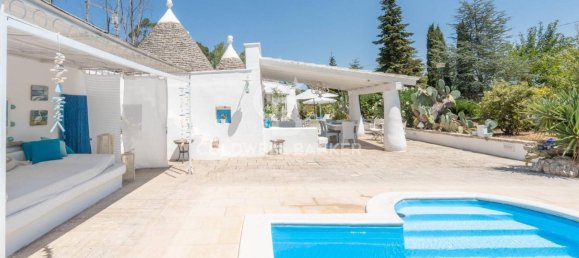 Дом с 5 комнатами в Остуни, Италия № 6000 8