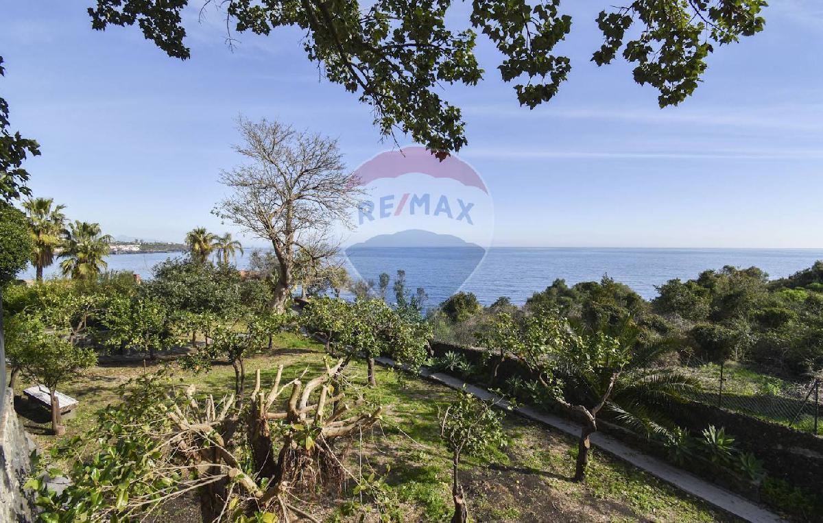 2 bedrooms Villa in Acireale, Italy No. 304100