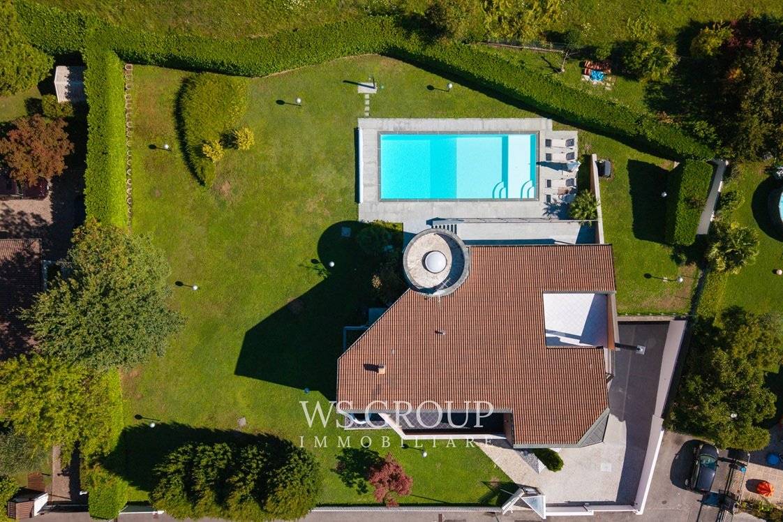 5 bedrooms Villa in Arcore, Italy No. 383261