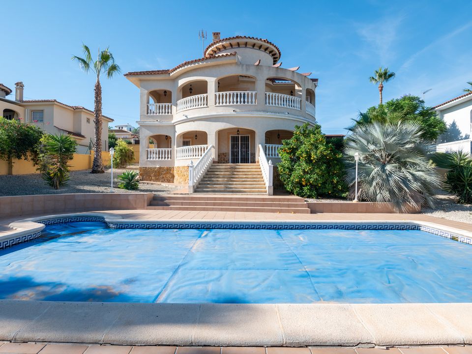 4 bedrooms Villa in Algorfa, Spain No. 176596