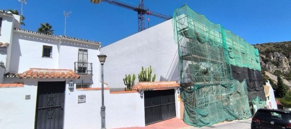 2 bedrooms House in Benahavis, Spain No. 122826 5