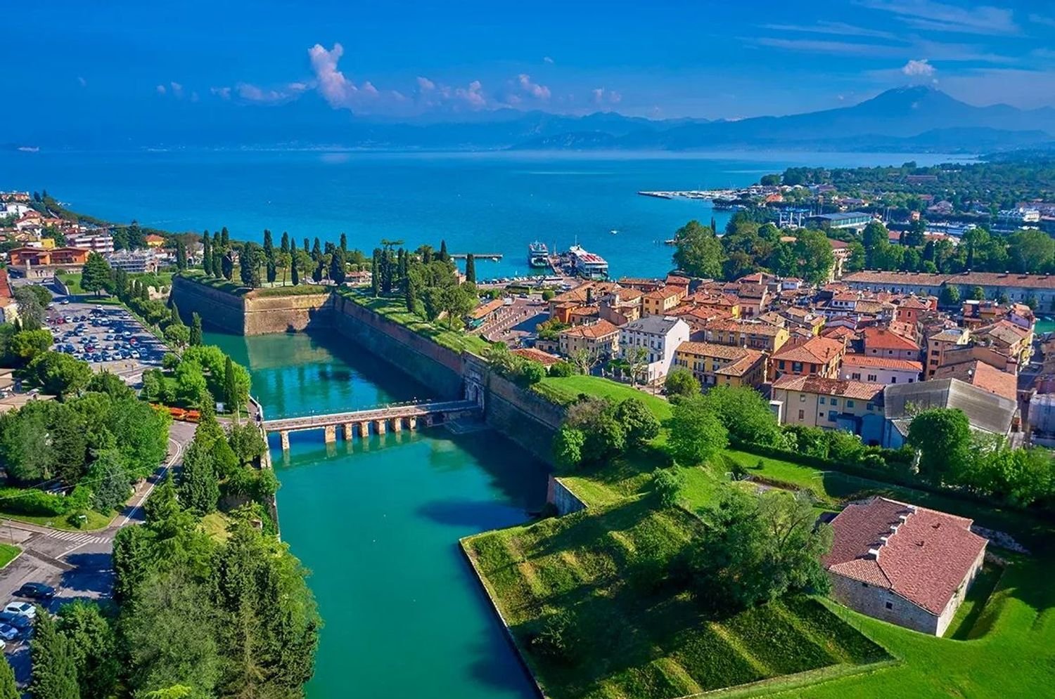 800m² Building in Peschiera del Garda, Italy No. 356999