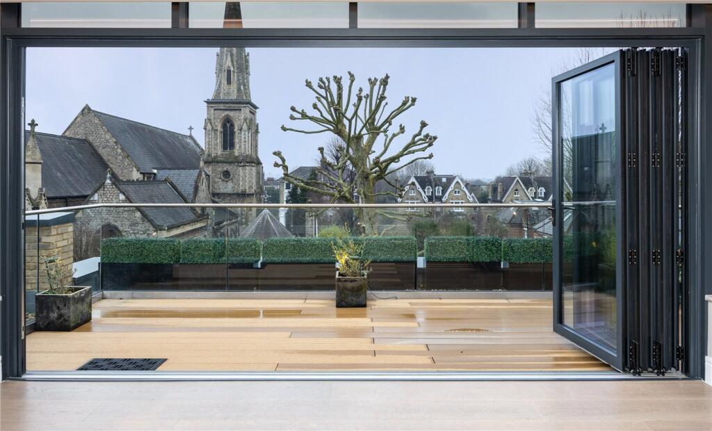 2 bedrooms Apartment in London, United Kingdom No. 3747