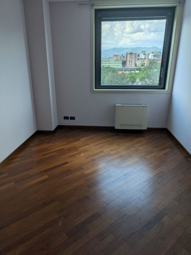3 bedrooms Apartment in Brescia, Italy No. 390592
