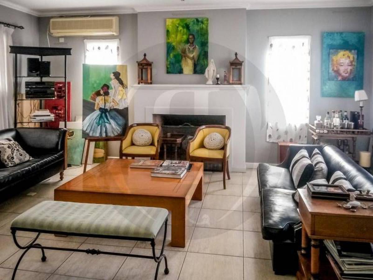 4 bedrooms House in Malvinas Argentinas, Argentina No. 5102