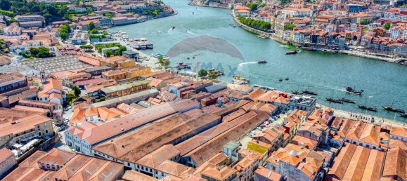 Gebäude in Vila Nova de Gaia, Portugal 500m², Nr. 70092 2