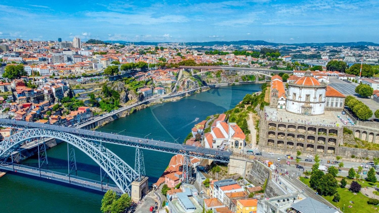 Gebäude in Vila Nova de Gaia, Portugal 500m², Nr. 70092