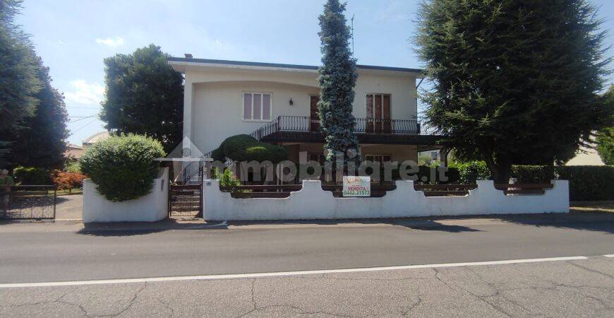 3 bedrooms Villa in Cerea, Italy No. 263098