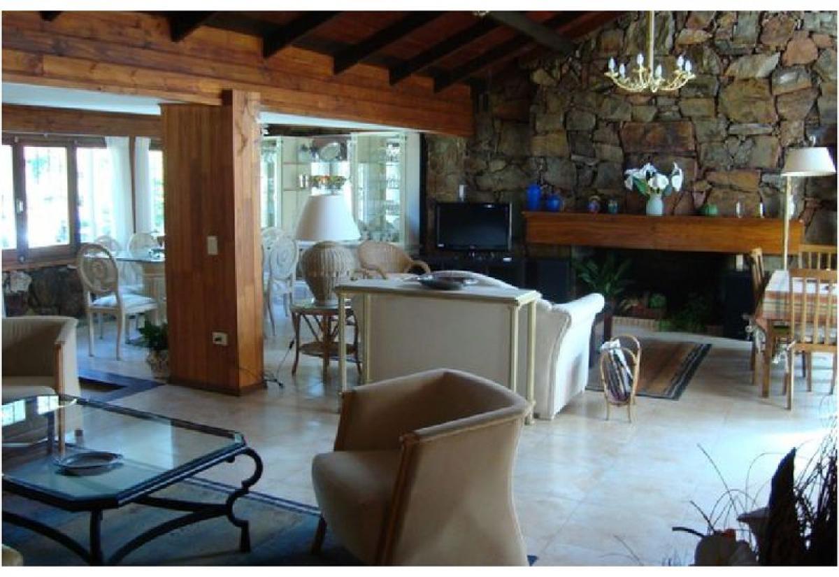 3 bedrooms House in Maldonado, Uruguay No. 9591