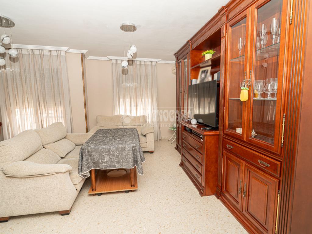 Квартира с 4 комнатами в Линарес, Испания № 201642