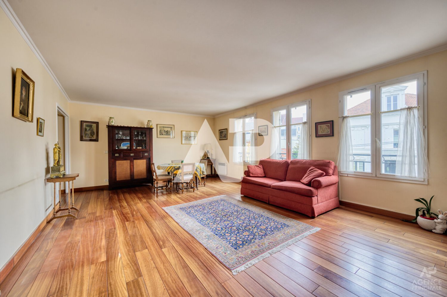 2 bedrooms Apartment in Rueil-Malmaison, France No. 135369