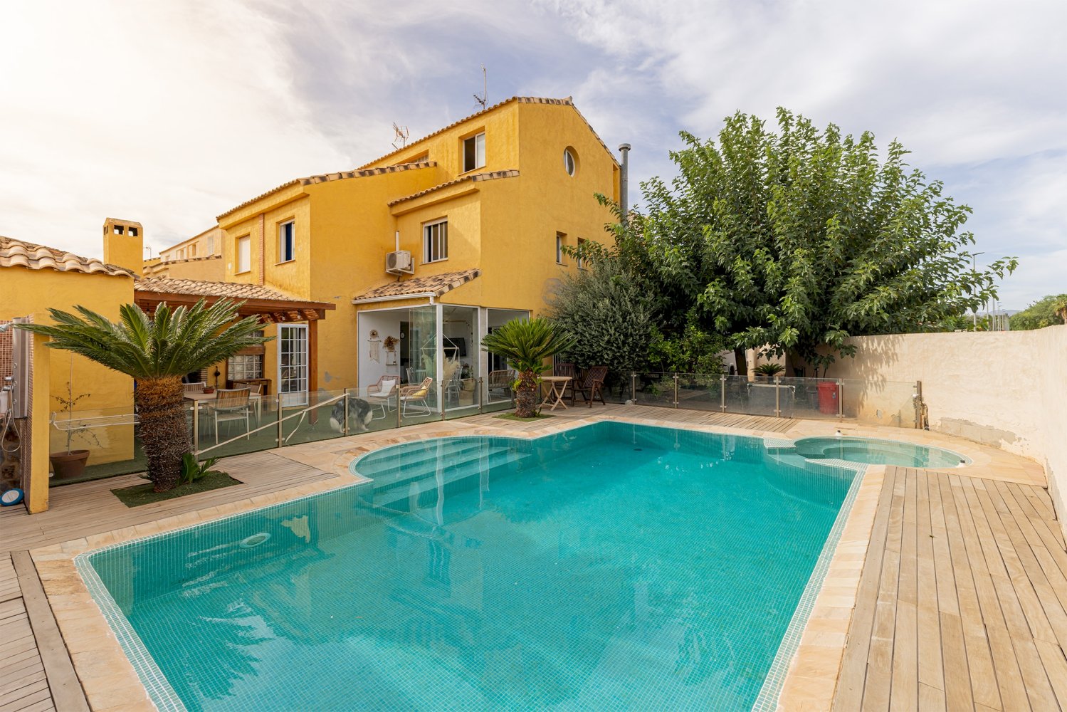 4 غرف نوم منزل في La Pobla de Vallbona, Spain رقم 247721