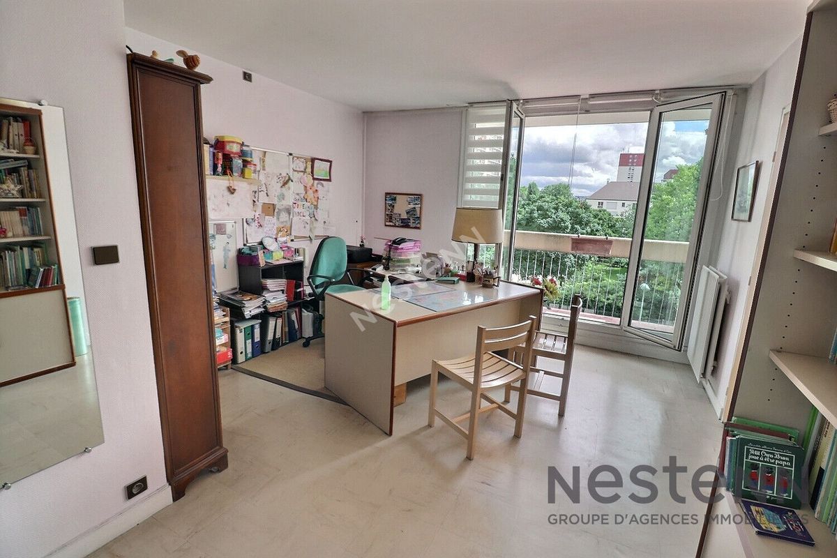 Квартира с 2 спальнями в Нёйи-Плезанс, Франция № 171112