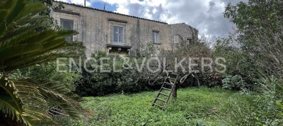 44 rooms Castles in Chiaramonte Gulfi, Italy No. 132091 29