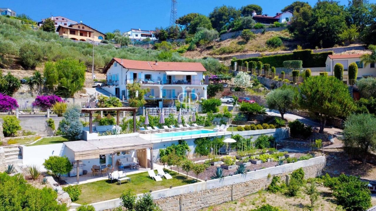5 Schlafzimmer Villa in Imperia, Italy, Nr. 270870