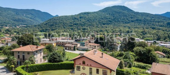 5 bedrooms Villa in Cunardo, Italy No. 62515 4