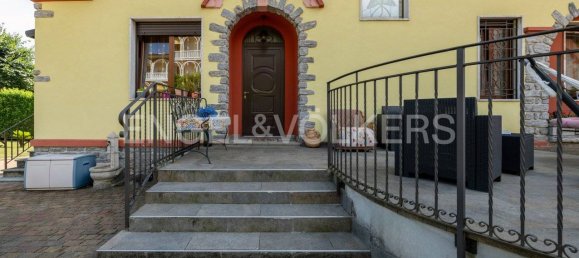 5 bedrooms Villa in Cunardo, Italy No. 62515 12