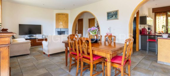 5 bedrooms Villa in Cunardo, Italy No. 62515 15