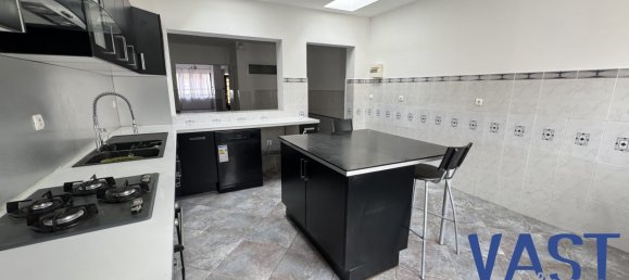 Дом с 3 спальнями в Туркуэн, Франция № 215477 3