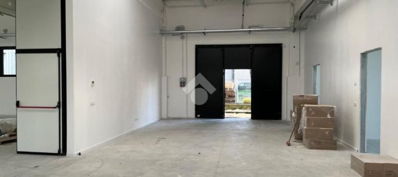 Lagerhaus in Parma, Italy 1000m², Nr. 23783 26