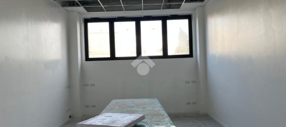 Lagerhaus in Parma, Italy 1000m², Nr. 23783 23