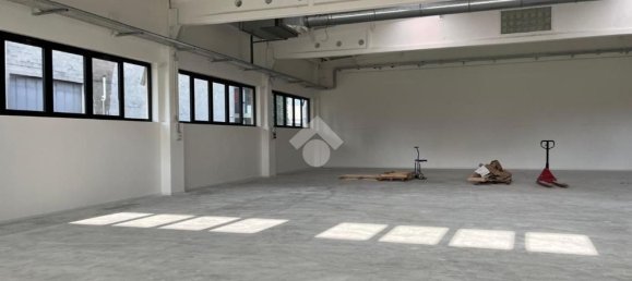 Lagerhaus in Parma, Italy 1000m², Nr. 23783 10