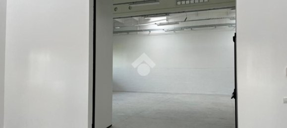 Lagerhaus in Parma, Italy 1000m², Nr. 23783 24