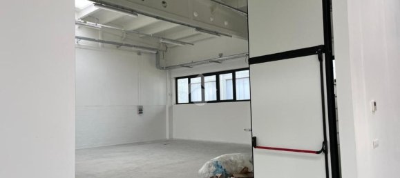 Lagerhaus in Parma, Italy 1000m², Nr. 23783 17