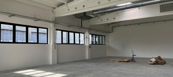 Lagerhaus in Parma, Italy 1000m², Nr. 23783 22