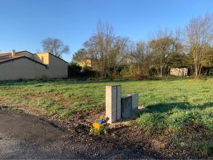 Grundstück in Saint-Julien-les-Rosiers, France 570m², Nr. 363512