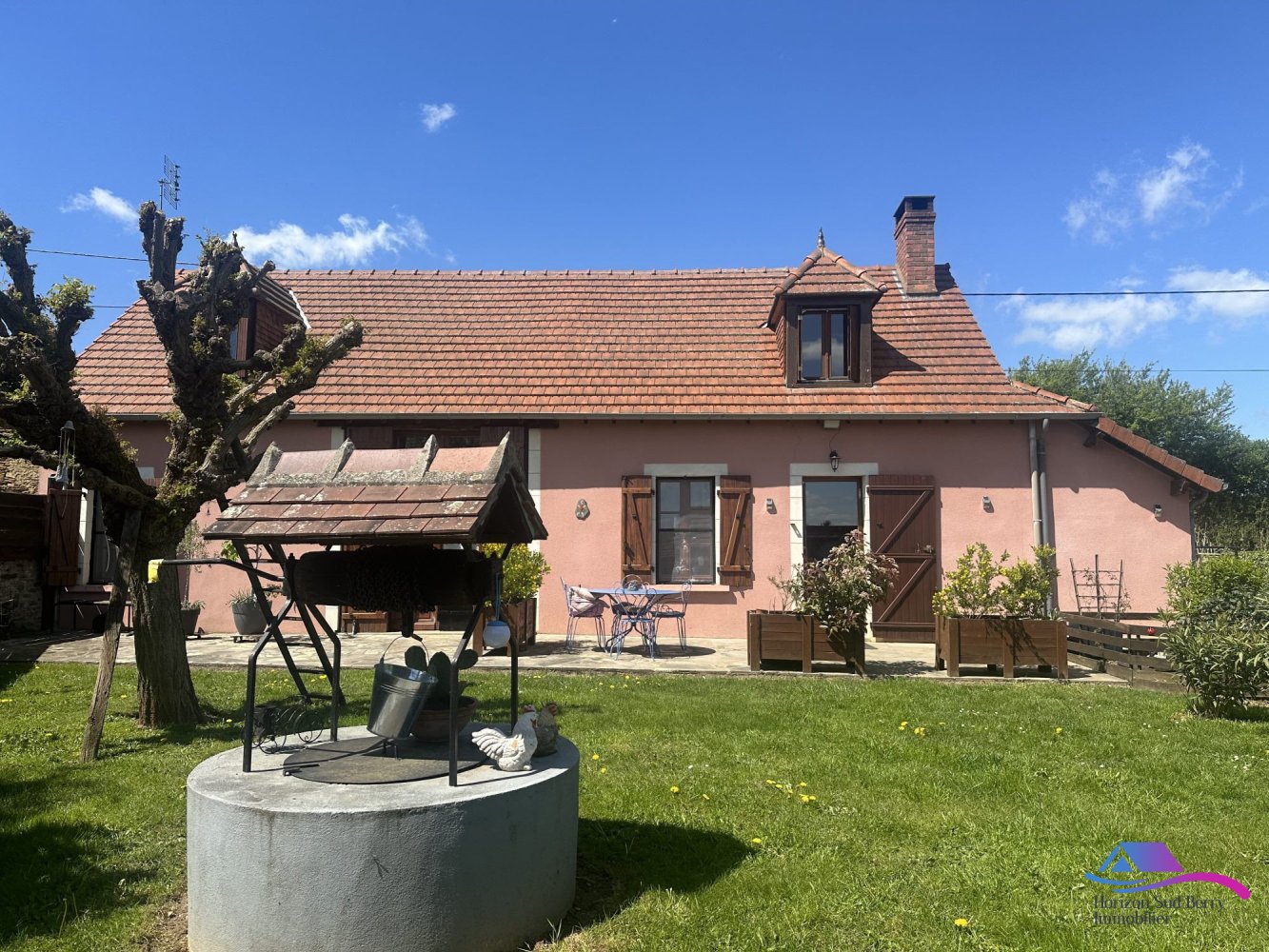 Casa de 3 dormitorios en Saint-Saturnin, France No. 244784