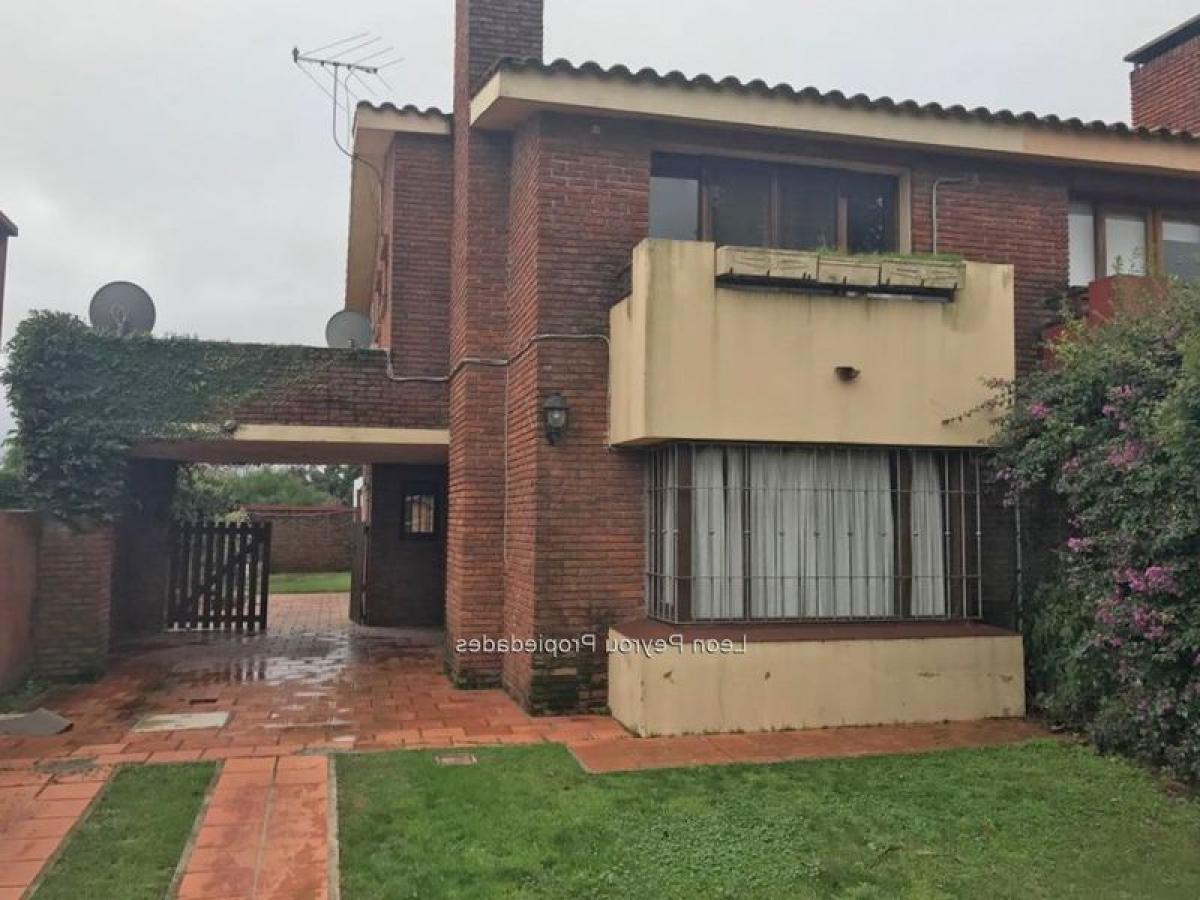 3 bedrooms House in Montevideo, Uruguay No. 5025