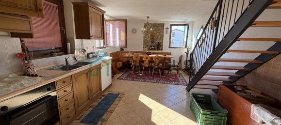 5 rooms House in Altissimo, Italy No. 14685 10