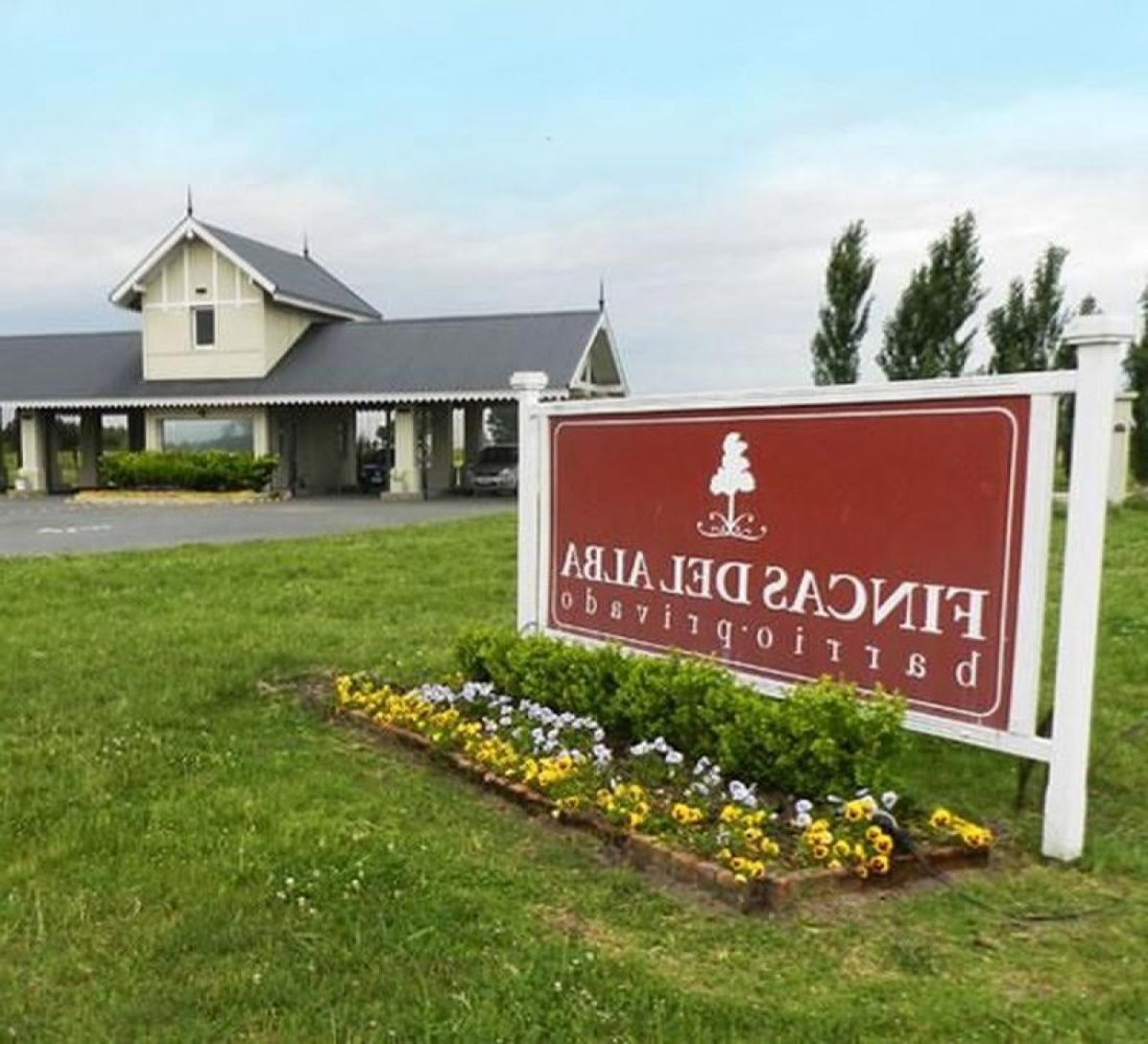  Land in Ezeiza, Argentina No. 32094