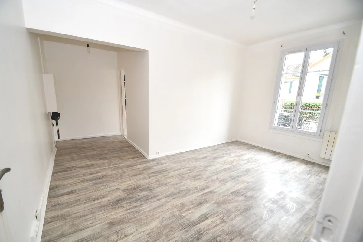 1 Schlafzimmer Wohnung in Les Pavillons-sous-Bois, France, Nr. 180102