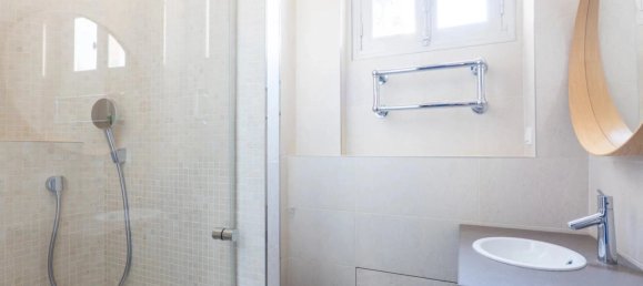 5 bedrooms Apartment in Paris, France No. 346381 6